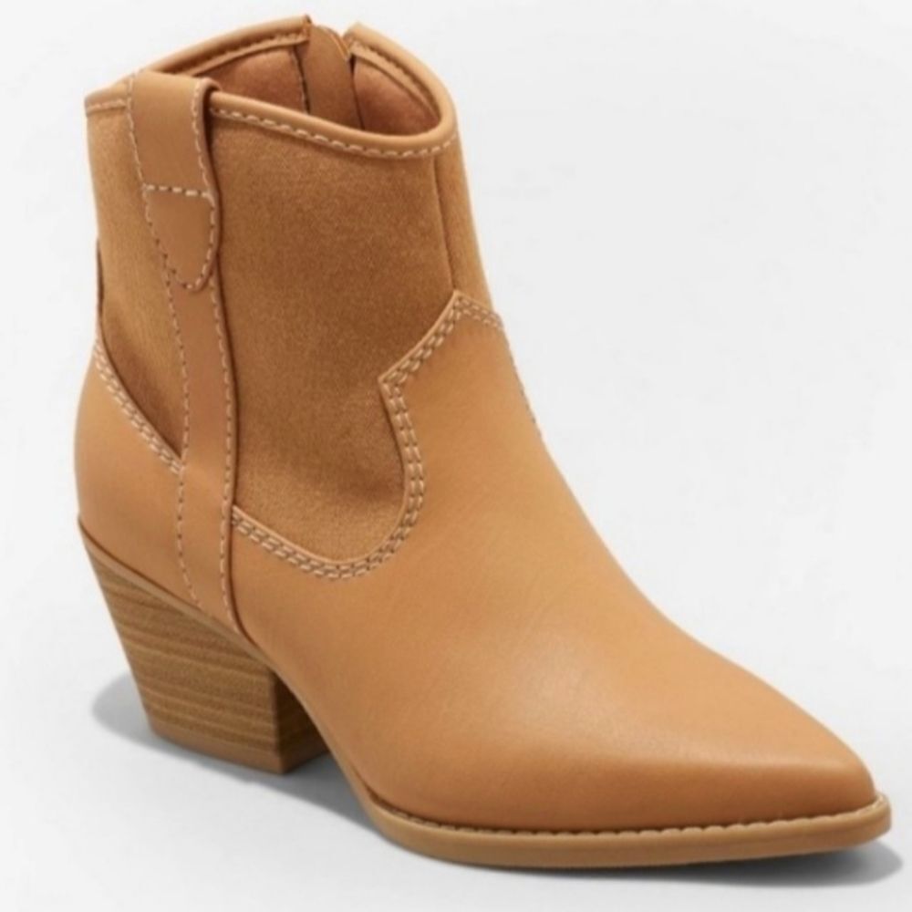 NWT women's  tan western style boots sz.6.5